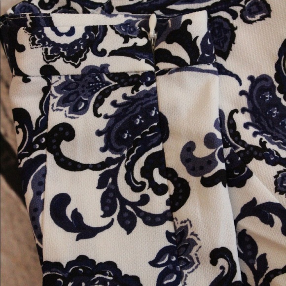 Forever 21 White & Blue Paisley Shorts - Picture 4 of 4